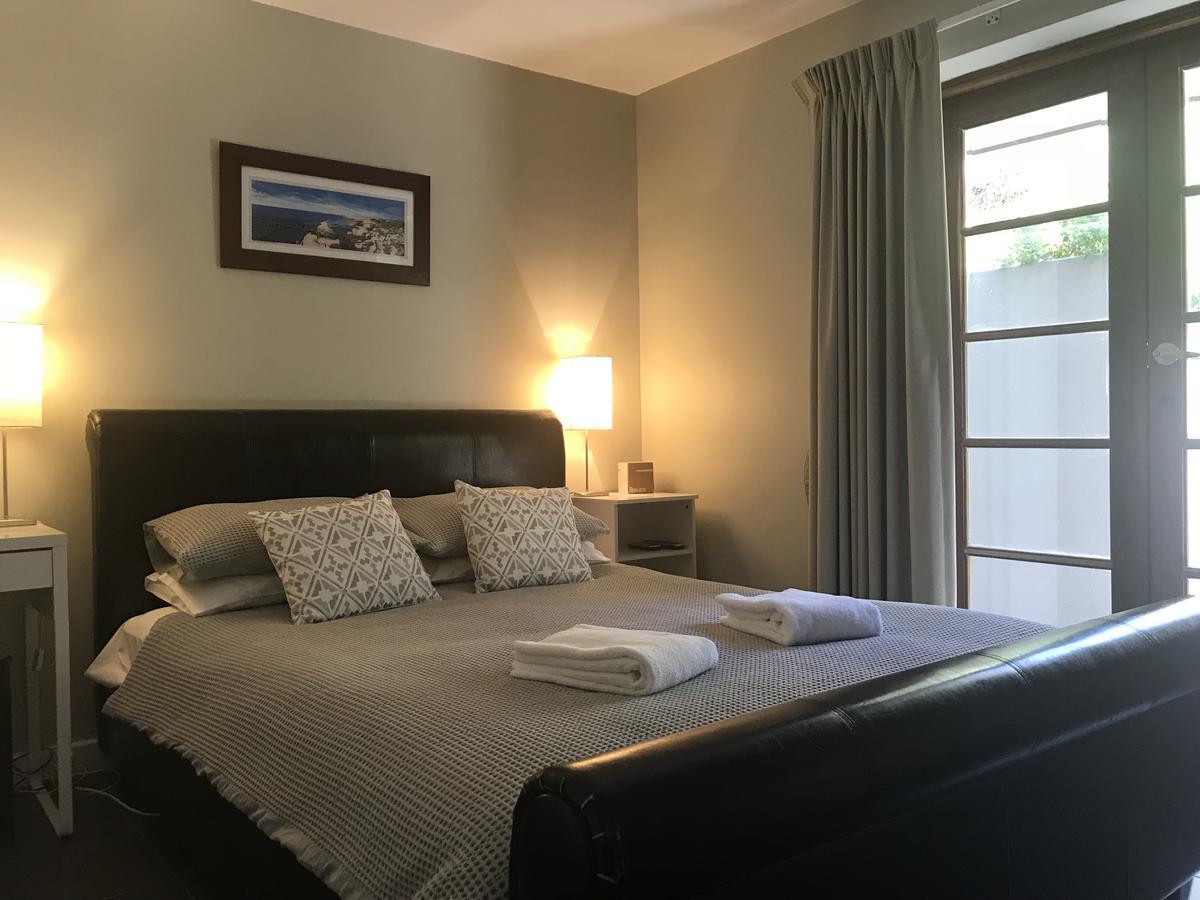 Waikiki Beach Bed And Breakfast Hopeland Exterior photo